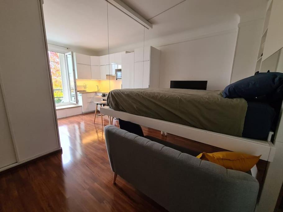 Studio A 2 Pas De La Gare Сартрувиль Экстерьер фото