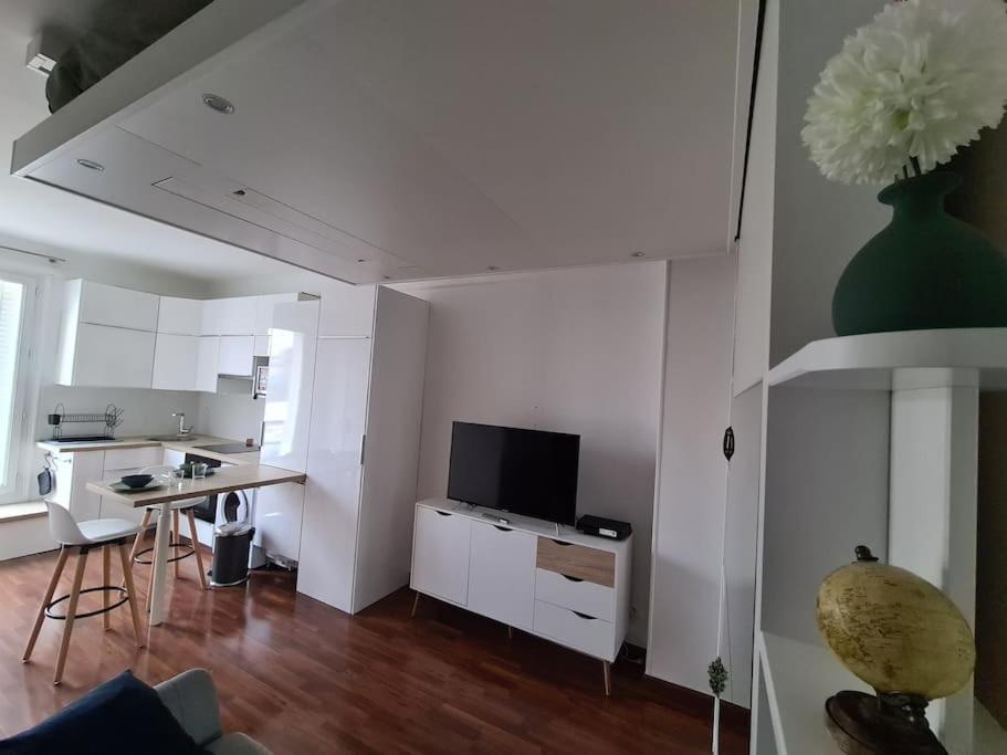 Studio A 2 Pas De La Gare Сартрувиль Экстерьер фото