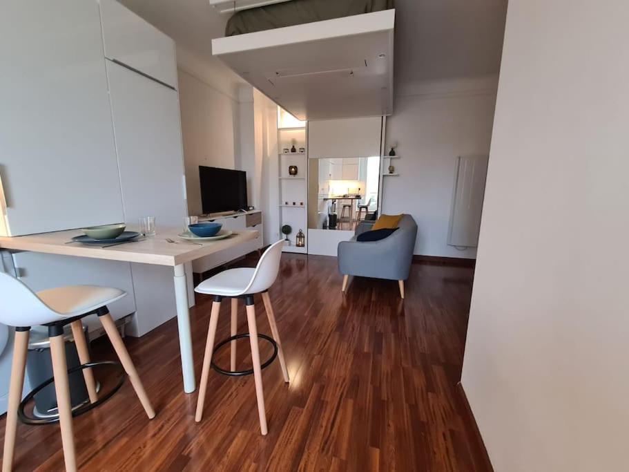 Studio A 2 Pas De La Gare Сартрувиль Экстерьер фото